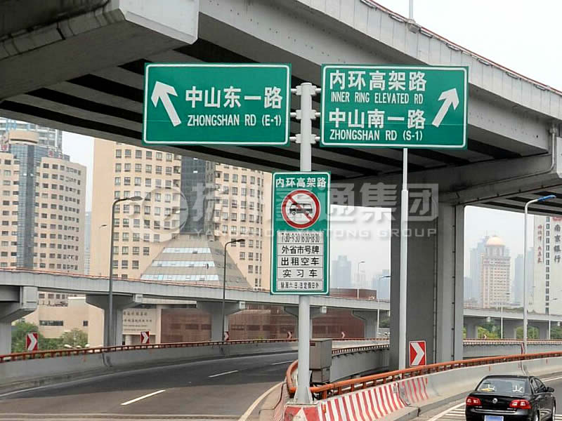 BZG-013，交通標(biāo)志桿，T型三懸臂交通標(biāo)志桿