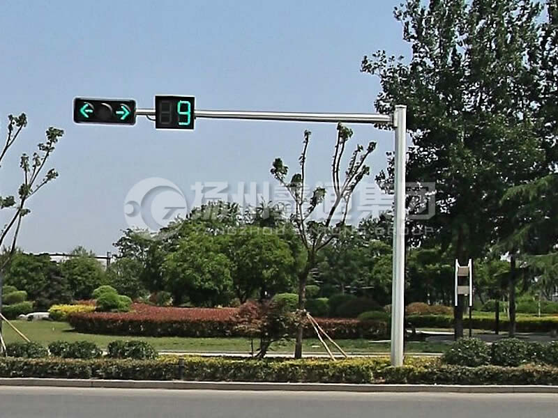 XHDG-035，L型八棱信號燈桿，丁字路口